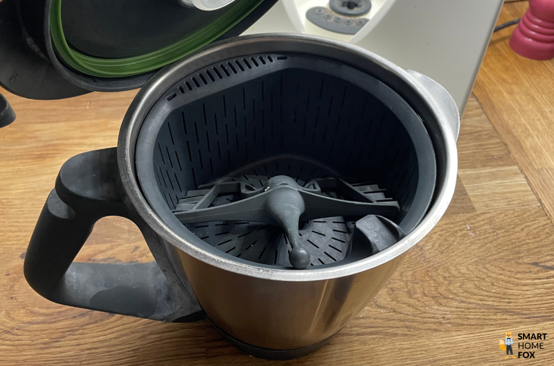 Dampfgareinsatz und Schmetterlingsrührer in Thermomix TM31 Mixtopf